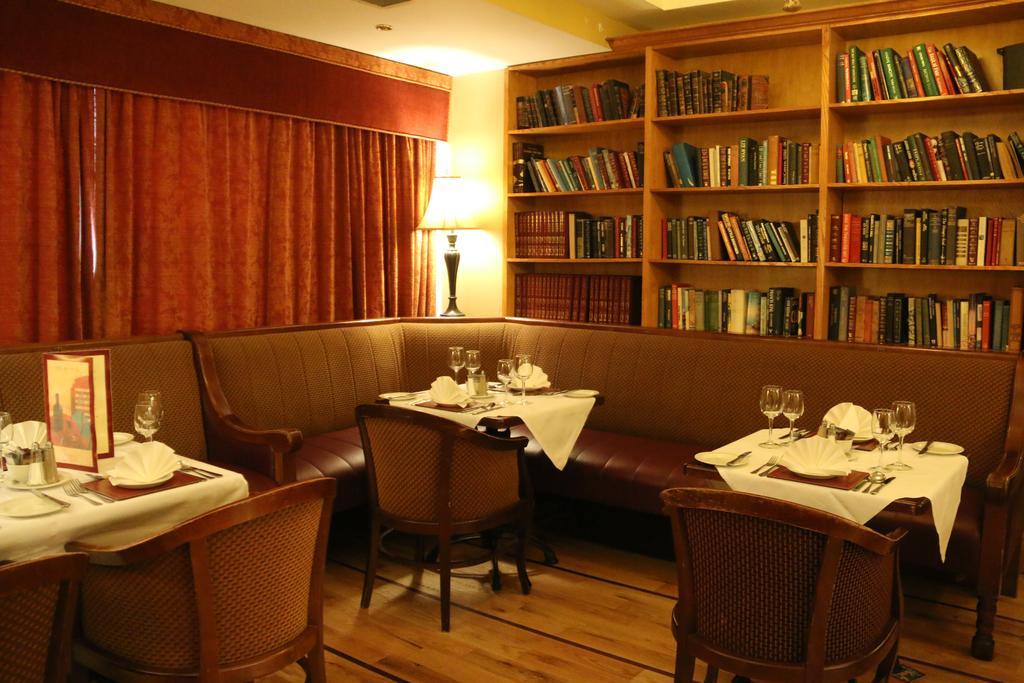 Gullane'S Hotel Ballinasloe Exteriör bild